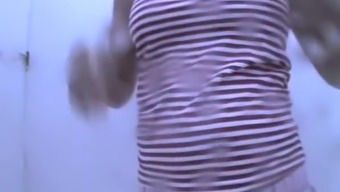 Pregnant girl spied in beach cabin
