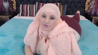 Sensual Arabian Niqab Cam