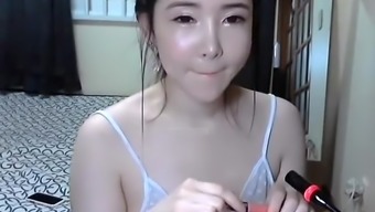 Korean Girl Shows Sexy Body 20