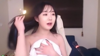 Sexy korean babe oils her big tits