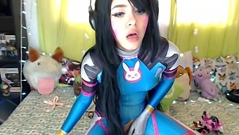 DVA COSPLAY PLAYING WITH HER PUSSY AND LICKING THE MEKA