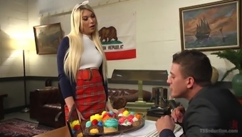 Aubrey Kate feed her horny friend with her hard dick in the office