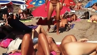 voyeur webcam catches amateurs nude and sexy nude on nude beach