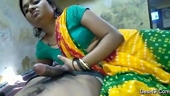 Bihari hindu bhabi sucking and giving blowjob to Muslim boyfriend