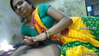 Bihari hindu bhabi sucking and giving blowjob to Muslim boyfriend
