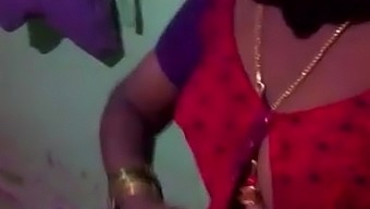 Madurai hot tamil aunty wearing saree and jacket