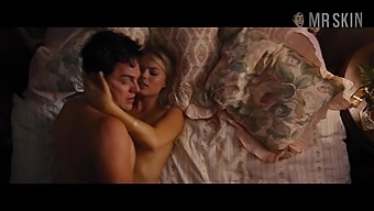 Gorgeous Margot Robbie fully nude scene compilation