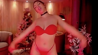 Enjoy my body in a very sensual and erotic seductive webcam dance