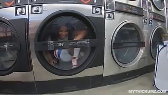 Laundromat quickie with curvy black stranger