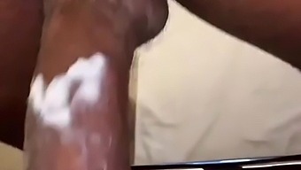Amateur black couple having steamy fuck session in the bathroom