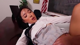 Good Asian schoolgirl Elle Lee fucks her kinky teacher