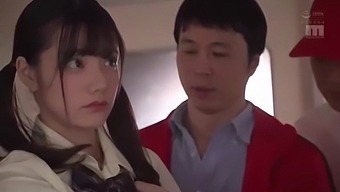 Japanese babe's incredible oral skills in HD video