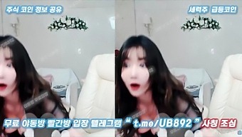 HD video of a Korean girl giving blowjobs and peeing on webcam