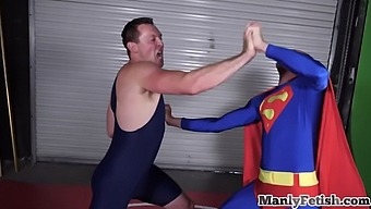 Gay bottom takes a face pounding from a muscular wrestler