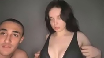 A stunning PAWG gives a live blowjob